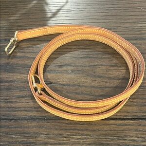 Louis Vuitton honey Vachetta pouchette Leather Shoulder Strap, 46 inches .